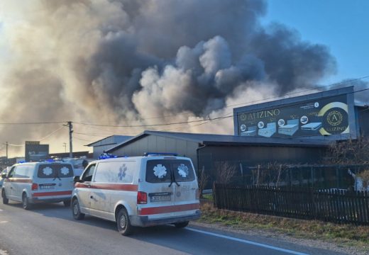Požar kod Brčkog: Fabrika “Alizino” u plamenu, ima povrijeđenih