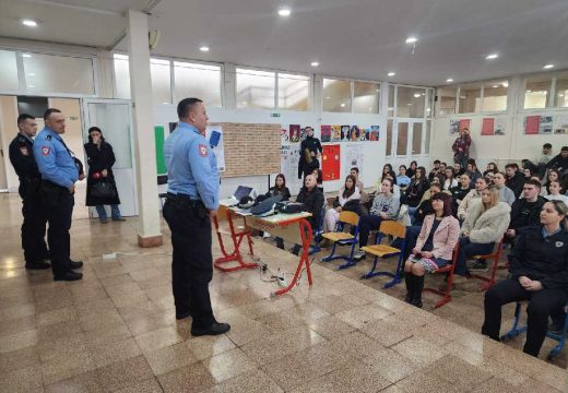 PU Bijeljina: U bijeljinskoj Gimnaziji promovisan konkurs za upis na Policijsku akademiju