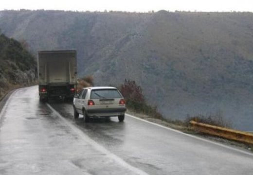 AMS RS upozorava: Mokri kolovozi i slab snijeg u višim predjelima