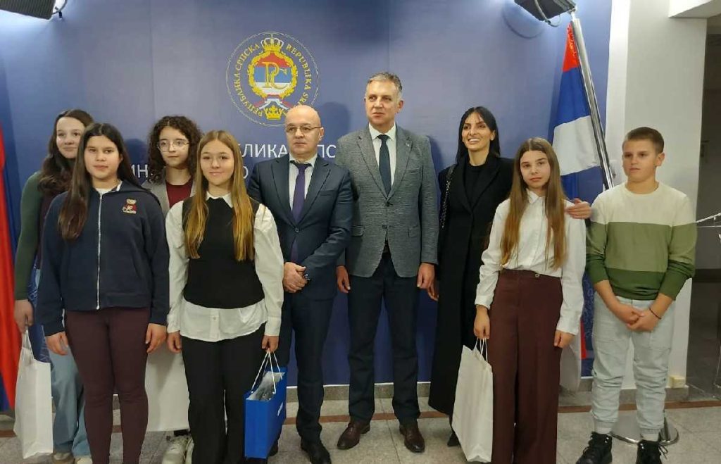 “Kako biti siguran na internetu”: Učenici OŠ „Vuk Karadžić“ iz Bijeljine među nagrađenima na konkursu Ministarstva prosvjete RS