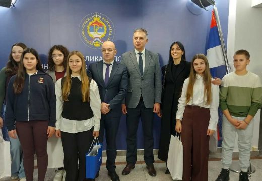 “Kako biti siguran na internetu”: Učenici OŠ „Vuk Karadžić“ iz Bijeljine među nagrađenima na konkursu Ministarstva prosvjete RS