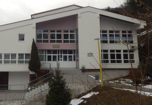 BiH: Oglasila se direktorica škole u Srebrenici o navodnom spisku učenika