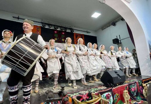 Znanjem, pjesmom i igrom kroz Semberiju:  Festivalski karavan putuje Semberijom (Foto)