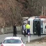 Teška saobraćajka u BiH, obustavljen saobraćaj: Prevrnuo se kamion, ima povrijeđenih