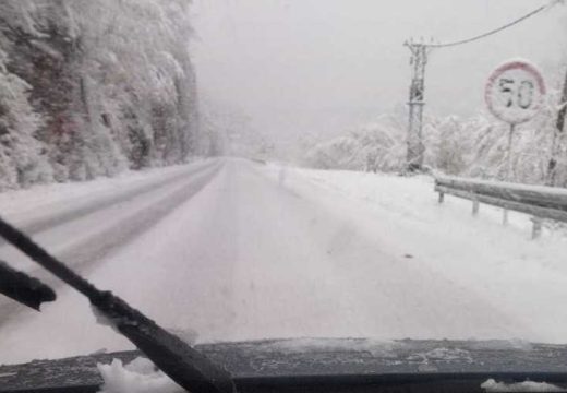Kolaps na putu Kotor Varoš – Kneževo: Vozila stoje, pojedini se vraćaju u rikverc