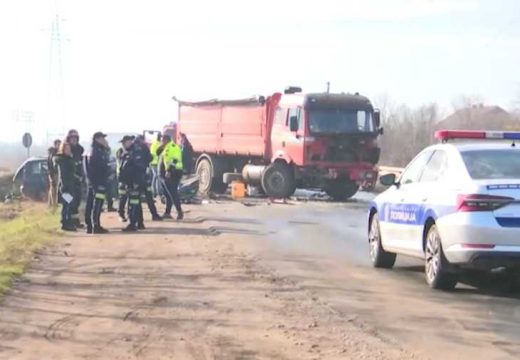 Stravičan udes u Srbiji: Dvoje mrtvih, hitna odvezla ženu i dijete (Video)