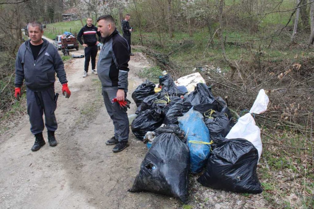 Akcija za primjer: 150 ljudi čistilo prirodu u Priboju (Foto)
