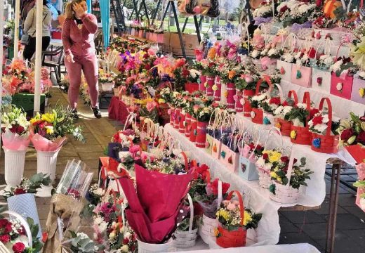 Uoči Osmog marta – Međunarodnog dana žena: Gradski trg u cvijetnom aranžmanu