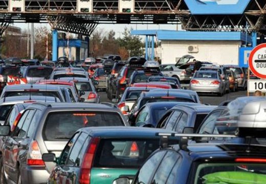 Gužva na granici: Na Izačiću zabranjen saobraćaj šleperima i teretnjacima sa prikolicom