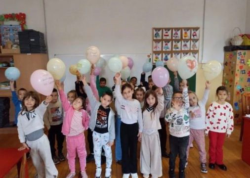 Lijepa akcija u Bijeljini: Učenici OŠ „Sveti Sava“ organizuju prodajni bazar za uređenje školskog košarkaškog terena