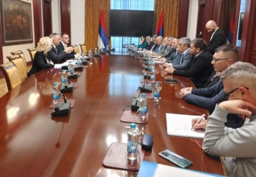 Minić nakon sastanka: Povećanje plata budžetskim korisnicima za pet odsto