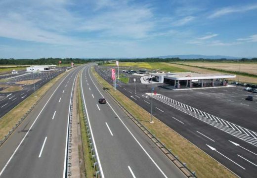 AMS RS: Uslovi za vožnju povoljni, bez gužvi na putevima i granicama