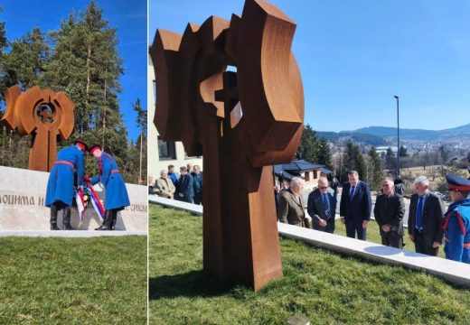 Dodik položio vijenac u Palama: Obilježene 34 godine od prvog Ustava Srpske