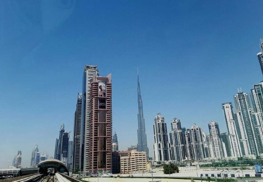 Zgrade se tresu, građani pustoše markete: Jelena i Aleksandar otkrili kakva je situacija u Dubaiju