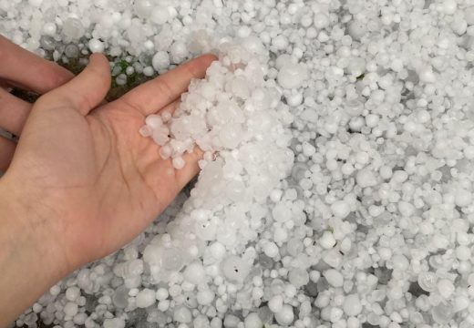 Ulice se pretvorile u rijeke: Nevrijeme pogodilo Hrvatsku, padao jak grad (Video)