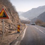 Saobraćaj se odvija nesmetano: Vozačima se skreće pažnja na povećanu opasnost od odrona