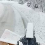 Novi snijeg – isti problemi: Nestanci struje i zatrpani putevi širom Srpske (Video)