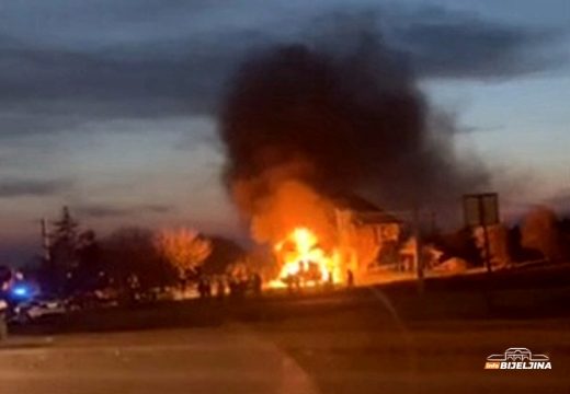 U toku gašenje: Požar u Bijeljini, na intervenciji dva vatrogasna vozila (Video)