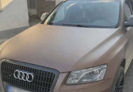 Policija u Derventi oduzela vozilo: Vozač bez dozvole dugovao više od 14.000 KM