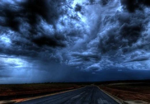 Uraganska oluja tik uz Evropu: Vjetrovi do 140 km/h, talasi i do 15 metara!