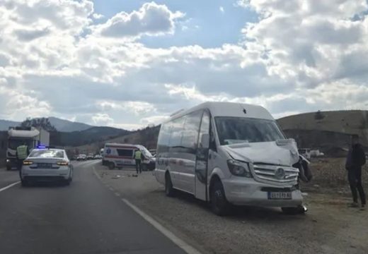 Hitna i policija na mjestu nesreće: Stravičan sudar na putu ka Zlatiboru, saobraćaj otežan
