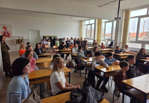 Bolnica Bijeljina: Predavanje za osnovce povodom Svjetskog dana sluha- prevencija je ključ očuvanja sluha kod djece