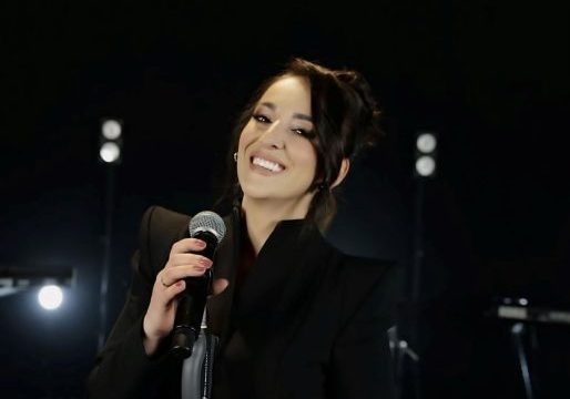 Bijeljina:  Pjevačica Kosana Vuković objavila prvi spot za autorsku pjesmu: “Pjesma koja je čekala 12 godina” (Video)