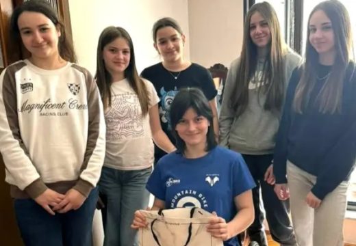 Humanost na djelu: Učenici prikupili više od 8.000 maraka za liječenje drugarice Ivane Đurašinović