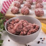 Mljeveno meso NIKAD NE MIJESITE RUKAMA: Trikovi profesionalnih kuhara od hlađenja do pravilnog korištenja hljeba