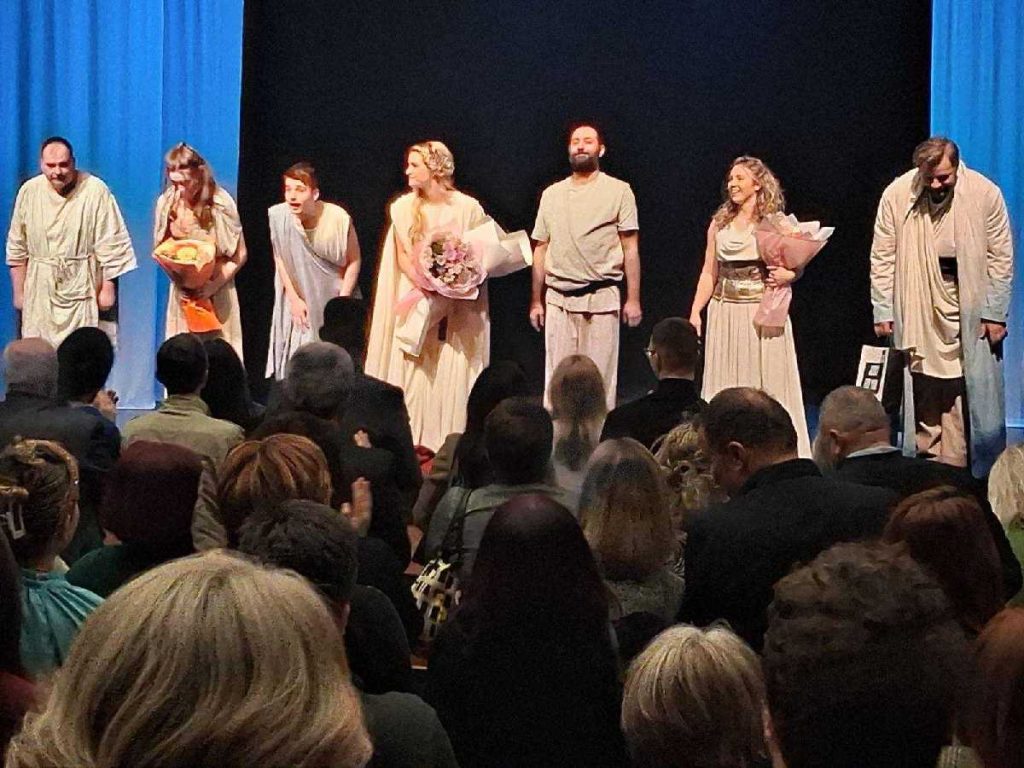 Gradsko pozorište „Semberija“: Odigrana premijera „Odisej – stvaranje heroja“ (Foto)