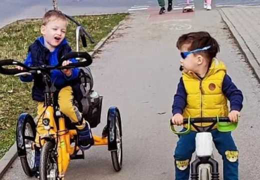 Apel za pomoć: Mali Petar želi samo jedno – da prohoda i zaigra fudbal sa bratom