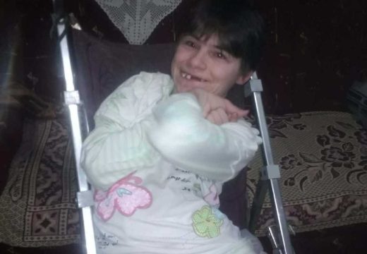 Teška sudbina mlade djevojke: Pomozimo Slađani da dobije neophodna kolica