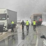 Snijeg donio probleme na putevima u BiH: Više saobraćajnih nesreća, kamioni ostaju zaglavljeni