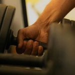 Redovan trening: Kako izgraditi mišiće u kalorijskom deficitu?