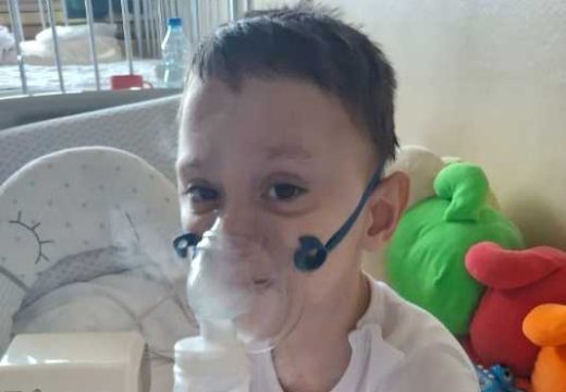 17115: Mali Todor od rođenja vodi tešku bitku – jedan poziv može pomoći