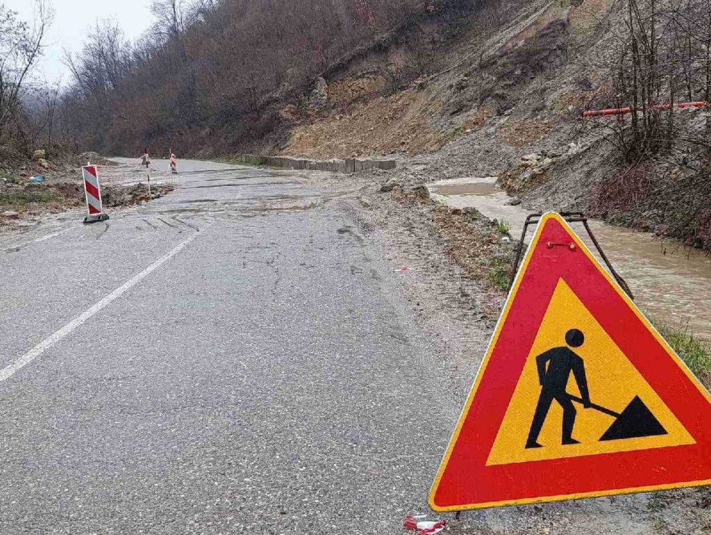 Oprezno vozite: Uspostavljanjena prohodnost puta kroz Tobut