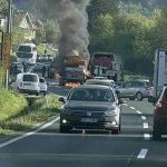 Buktinja na putu: Zapalio se kamion-dizalica, saobraćaj u potpunom prekidu
