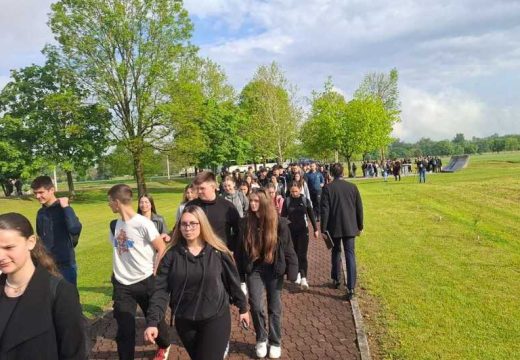 “Značaj očuvanja sjećanja”: SPS traži da se u nastavni program uvede obavezna posjeta Donjoj Gradini