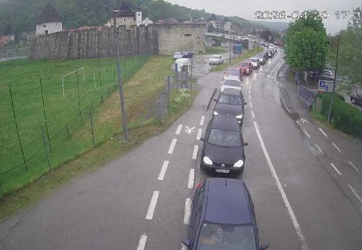 Duge kolone: Zagužvalo se na šest graničnih prelaza