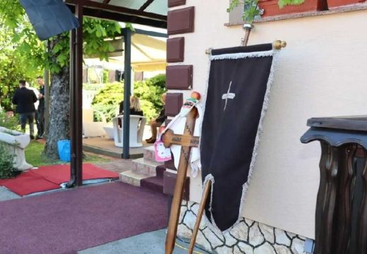 Opijelo služio patrijarh Porfirije: Sahranjena majka Milorada Dodika