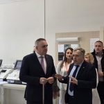 JZU Bolnica „Sveti Vračevi“: Premijer Srpske u posjeti bijeljinskoj bolnici povodom automatizacije laboratorije (Foto)