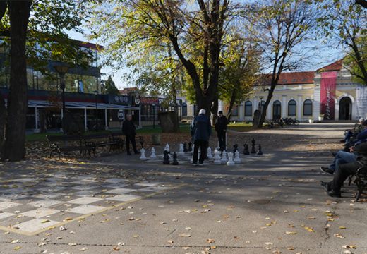 Od sutra nova pravila: Novi troškovi za penzionere koji penzije troše u Srpskoj