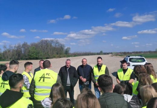 Bijeljina: Učenici iz Janje posjetili gradilište auto-puta Rača – Bijeljina