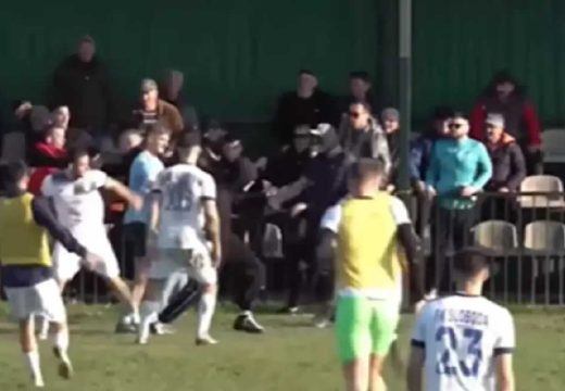 Nezapamćen skandal: Huligani utrčali na teren i tukli igrače Slobode (Video)