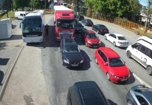 OGROMNE GUŽVE NA VIŠE GRANIČNIH PRELAZA: Evo gdje se najduže čeka prilikom ulaza u BiH