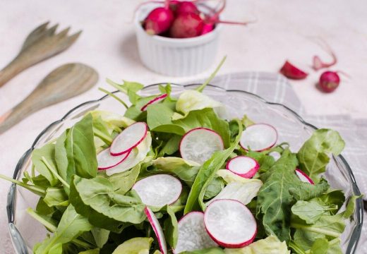 Salata od maslačka i sremuša: Obrok koji PODSTIČE RAD JETRE i čisti organizam