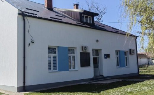 Bijeljina: OŠ u Suvom Polju dobila novo ruho –  ugrađeni toaleti i uređena fasada (Foto)