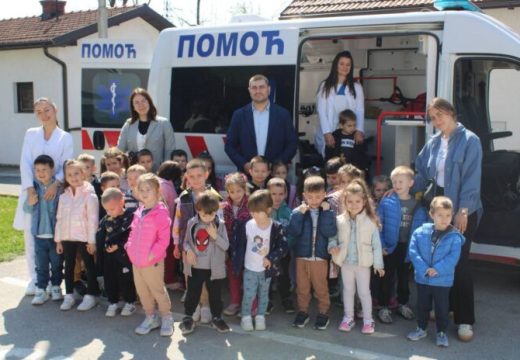 Lopare: Mališani iz vrtića posjetili Dom zdravlja (foto)