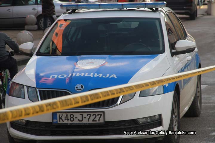 policija
