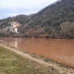 RS: Raste vodostaj Drine, zatvoren parking na obali